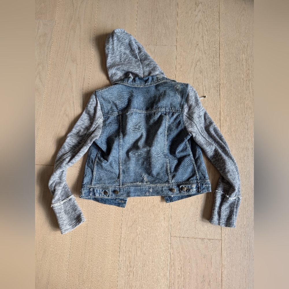Free People Denim Distressed Hooded Jean Jacket. Size small - Picture 3 of 3
